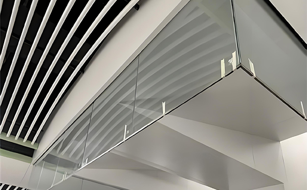 巴音郭楞玻璃挡烟垂壁