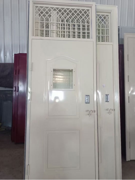 巴音郭楞学校教室门