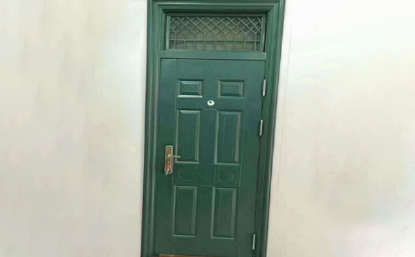 巴音郭楞学校教室门