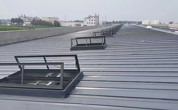 某中学室内体育馆巴音郭楞排烟窗改造项目