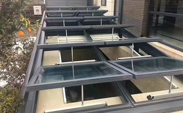 某轨道交通车辆维修车间巴音郭楞排烟窗应用