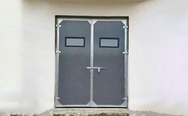 巴音郭楞工业门在高温作业区域的运行表现